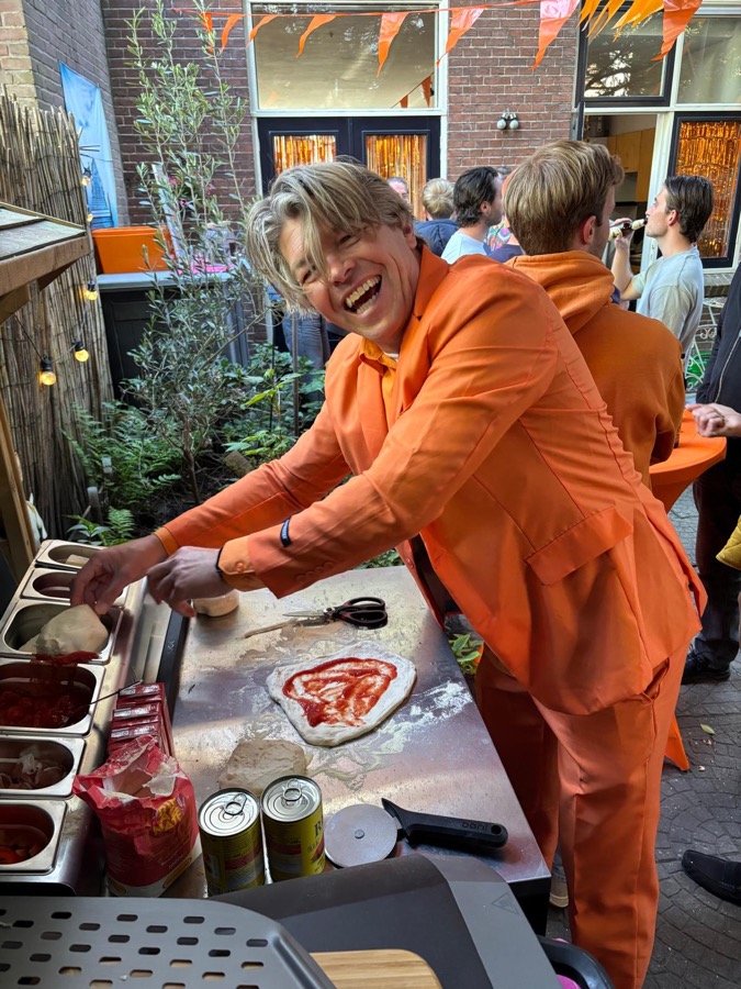 Onno bakt pizza op straat